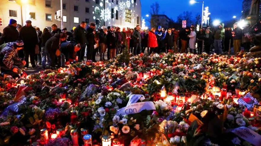 क्रिसमस पार्टीमा भएको कार दुर्घटनामा पाँचजनाको मृत्यु, २०० भन्दा बढी घाइते