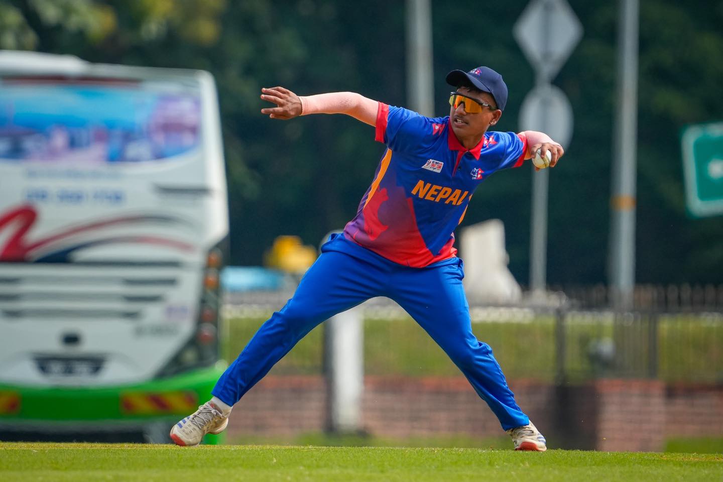 नेपालको सशक्त बलिङ प्रदर्शन, सिंगापुरलाई १३५ रनमै समेट्यो