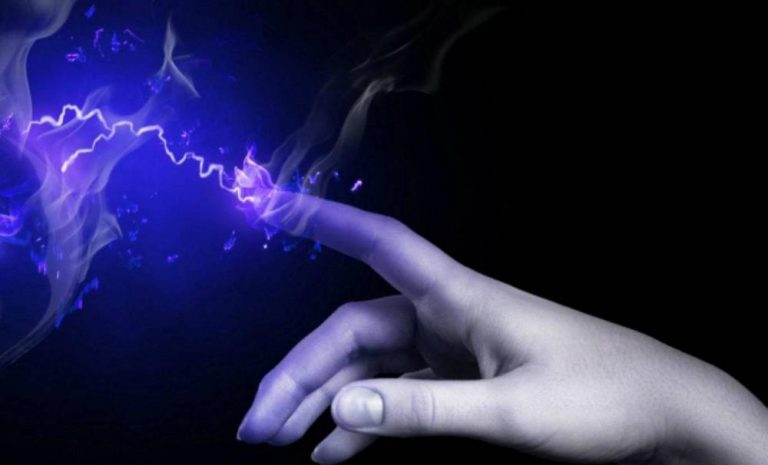 चार्ज गरेको मोबाइल झिक्ने क्रममा करेन्ट लाग्दा महिलाको मृत्यु