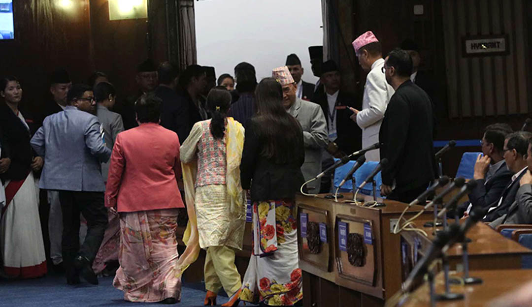 आज पनि रास्वपा र राप्रपाले गरे संसद अवरोध