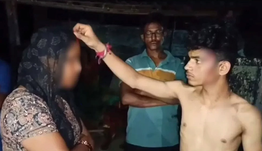 विवाहित महिला र युवकलाई ‘आपत्तिजनक अवस्थामा’ समातिएपछि गाउँमै बिहे