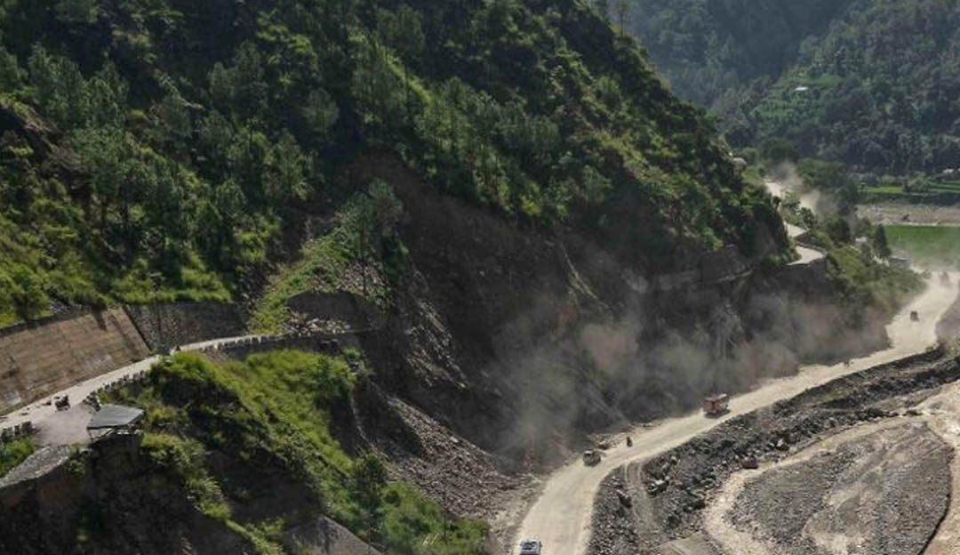 बीपी राजमार्गमा अझै १५ दिन राति सवारी आवागमनमा निषेध