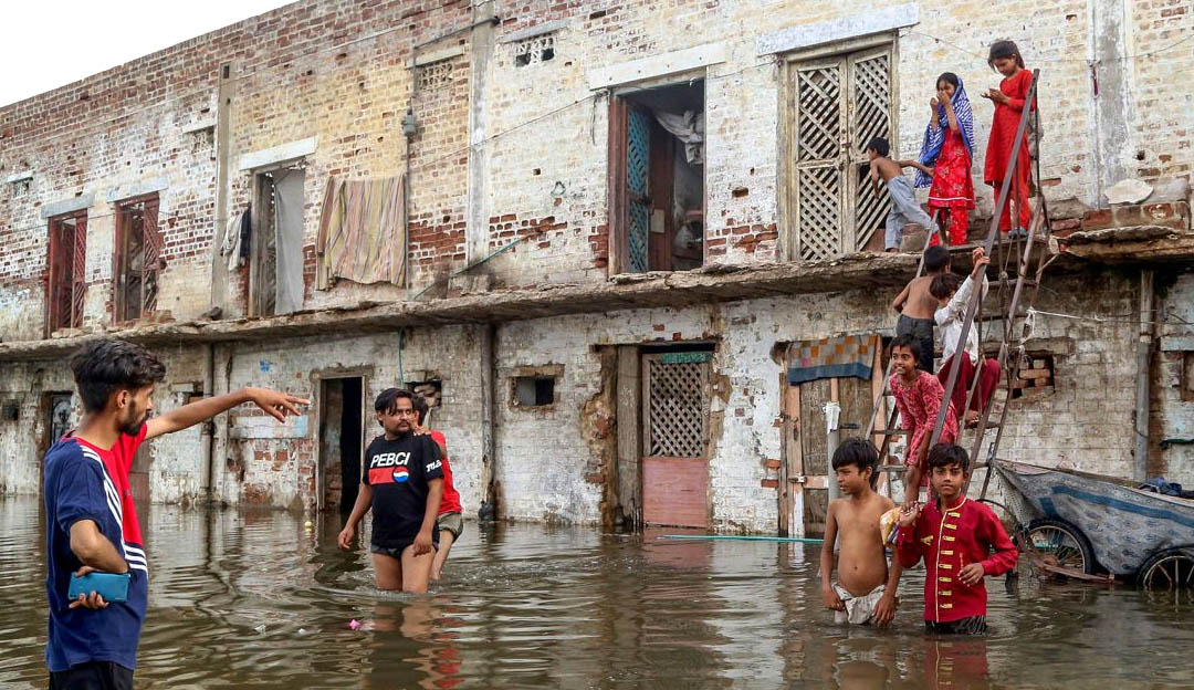 पाकिस्तानमा बाढले ३४४ को ज्यान लियो, डेढ सयभन्दा बढी बेपत्ता