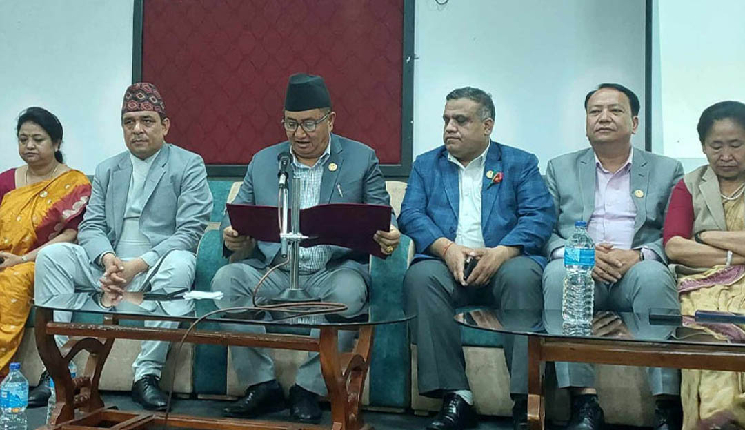 मुख्यमन्त्री लामाले दिए राजीनामा, ‘दलभित्रकै प्रपञ्चका कारण सरकार छाड्नुपर्यो’