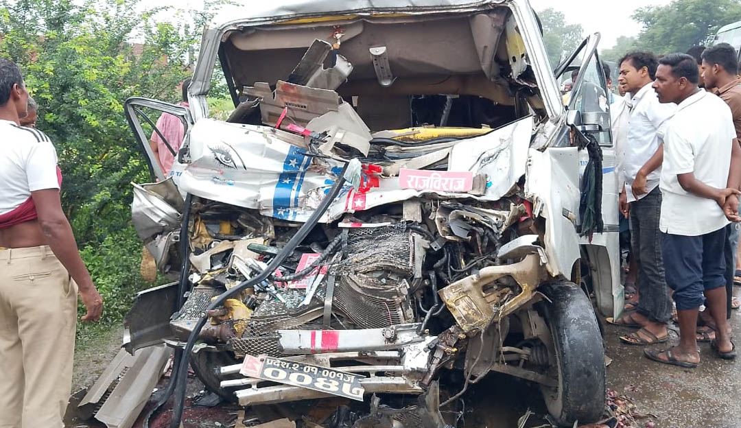 सुनसरीमा बस–विङ्गर दुर्घटना, ३ जनाको मृत्यु, १६ घाइते