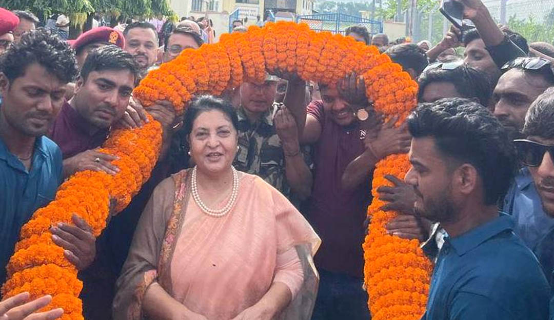 पूर्वराष्ट्रपति भण्डारी वीरगन्जमा, ५१ किलोको माला लगाएर भव्य स्वागत