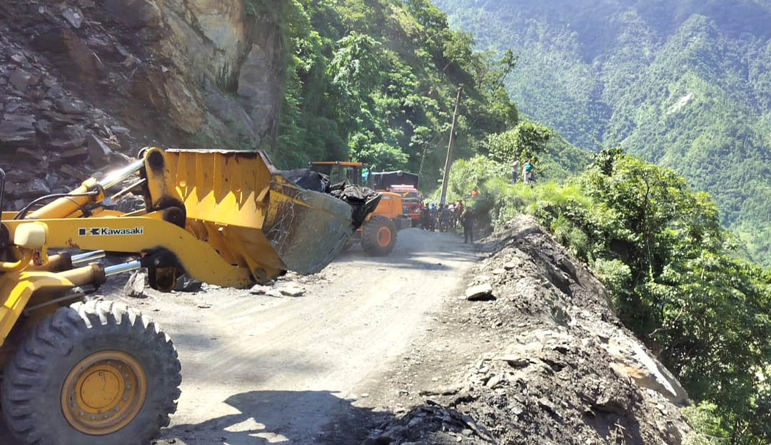 मुग्लिन–नारायणगढ सडक फेरि अवरुद्ध, तुनइखोलामा सुख्खा पहिरो