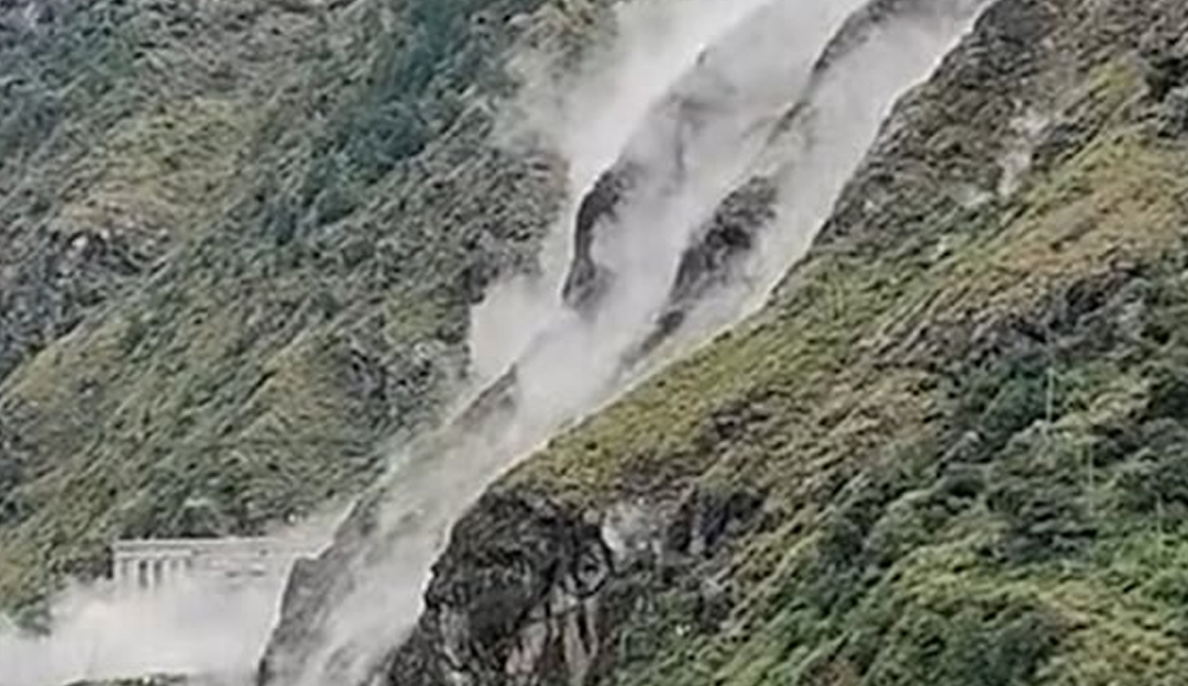 रसुवागढीमा सुख्खा पहिरो, एक युवक घाइते