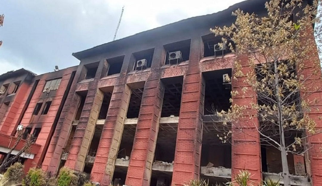 आगजनीबाट क्षतिग्रस्त सरकारी संरचनाहरूको सरसफाइ तथा प्राविधिक परीक्षण सुरु