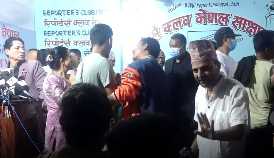 जेन-जी समूहको पत्रकार सम्मेलन सम्मेलनमा भाँडभैलो