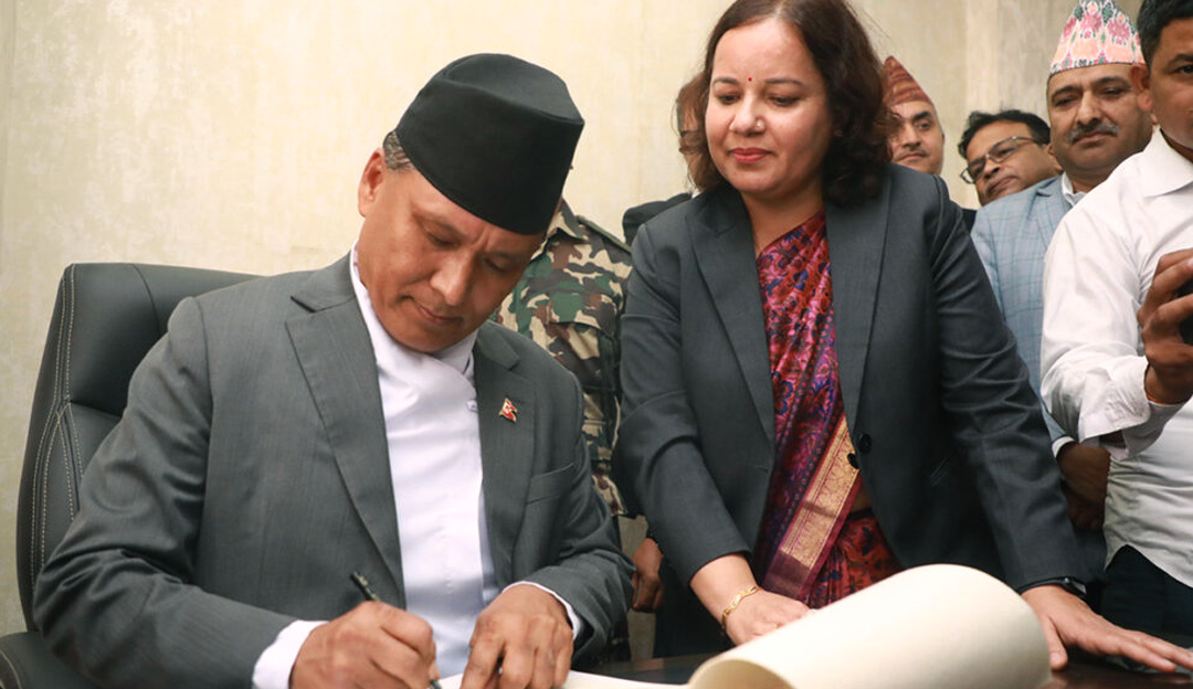 कुलमान घिसिङको घोषणाः मन्त्री पदको सुविधा सहिद परिवारलाई