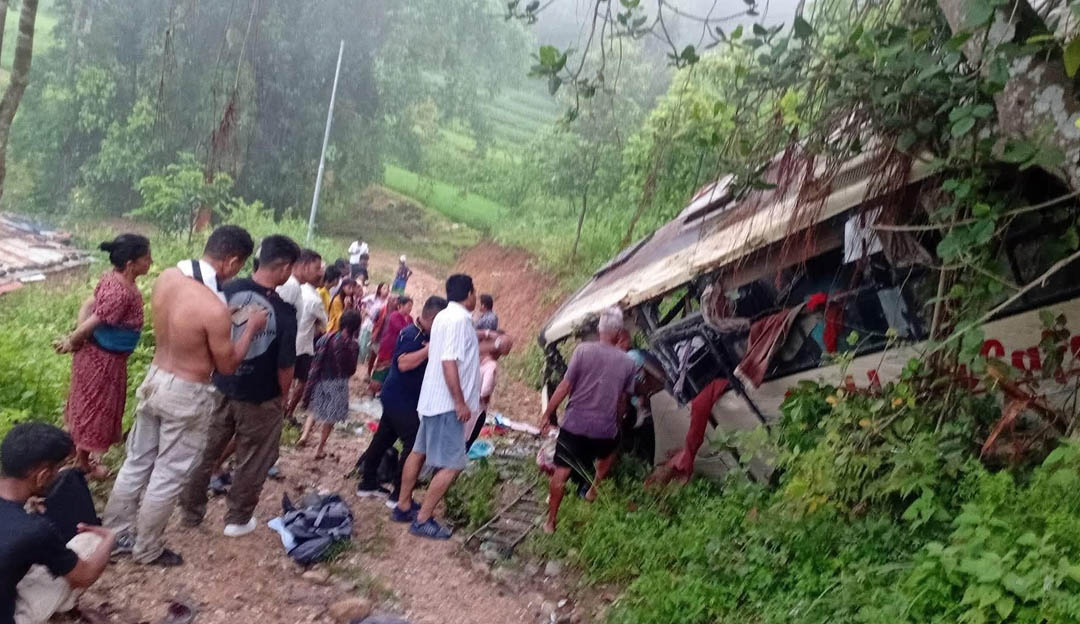 गोरखामा बस दुर्घटना हुँदा २१ जना घाइते