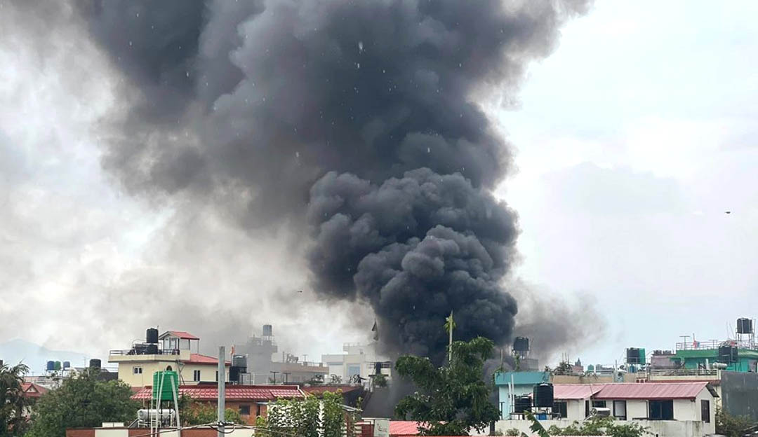 बालकोटस्थित प्रधानमन्त्री ओली निवासमा आगजनी