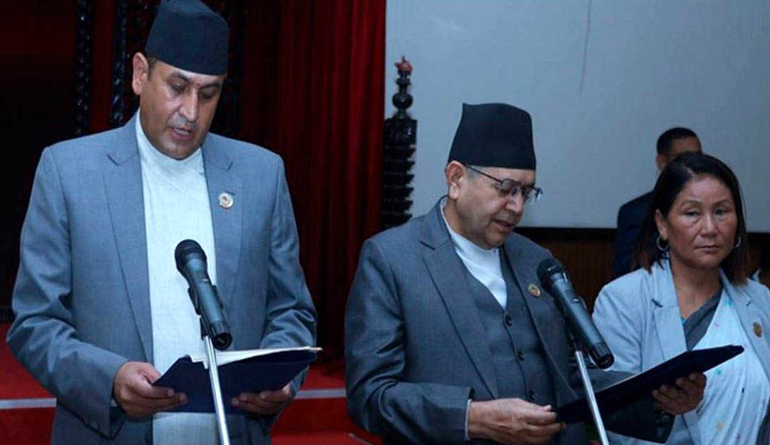 संसदीय सुनुवाइ समितिको सभापतिमा खतिवडाको शपथ