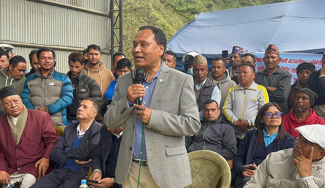 मन्त्री घिसिङको आश्वासनपछि बञ्चरेडाँडाको अवरोध खुल्यो, १५ दिनभित्र सम्बोधन गर्ने लिखित प्रतिबद्धता