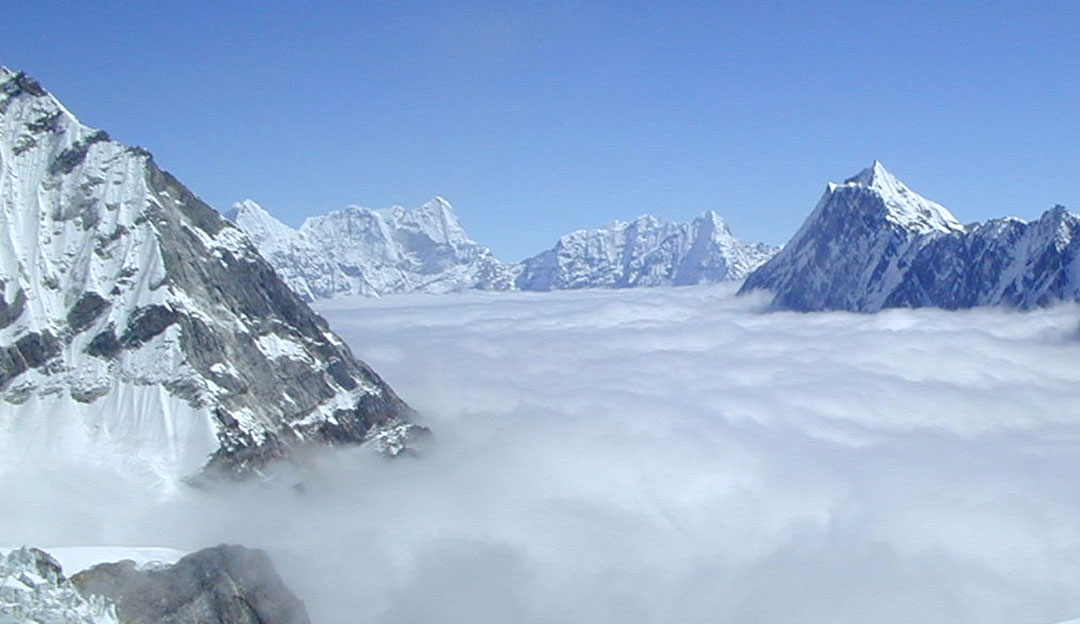 यलुङ रि हिमालमा हिमपहिरो: तीन पर्वतारोहीको मृत्यु, आठ जना बेपत्ता