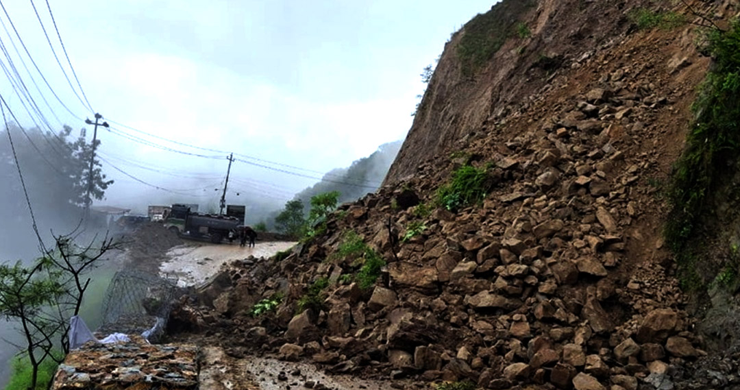बाढी–पहिरोले देशभरका सडक प्रभावित, सात राष्ट्रिय राजमार्ग पूर्णरूपमा अवरुद्ध