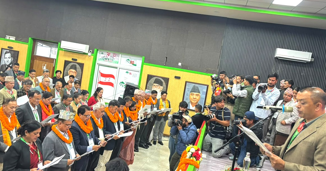 कांग्रेसका नवनिर्वाचित पदाधिकारी र केन्द्रीय सदस्यले लिए शपथ